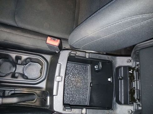 Used 2020 Jeep Wrangler Unlimited Sahara image 41