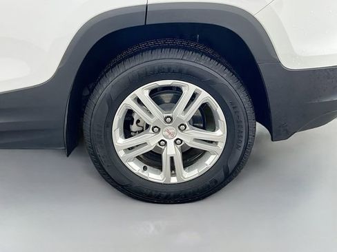 Used 2024 GMC Terrain SLE image 32