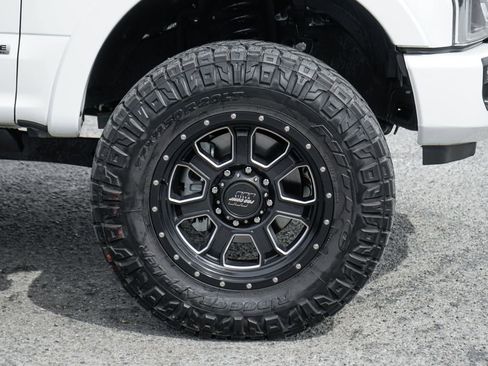 Used 2022 Ford F250 Platinum w/ FX4 Off-Road Package image 47