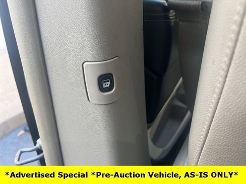 Used 2015 Chrysler Town & Country Touring image 40