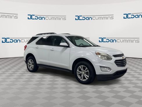 Used 2017 Chevrolet Equinox LT w/ Convenience Package FWD image 2