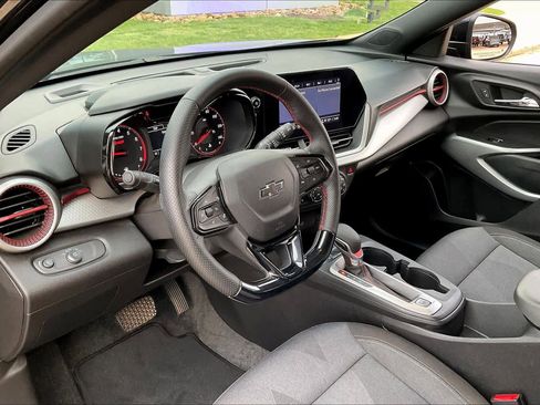 Used 2025 Chevrolet Trax RS w/ Driver Confidence Package image 17