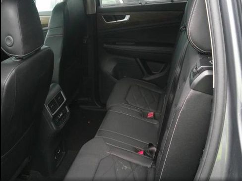 Used 2025 Volkswagen Atlas SE AWD/4WD image 7