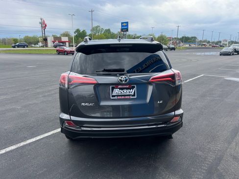 Used 2018 Toyota RAV4 LE w/ All Weather Liner Package FWD image 4