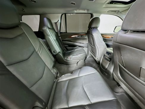 Used 2015 Cadillac Escalade Luxury image 31