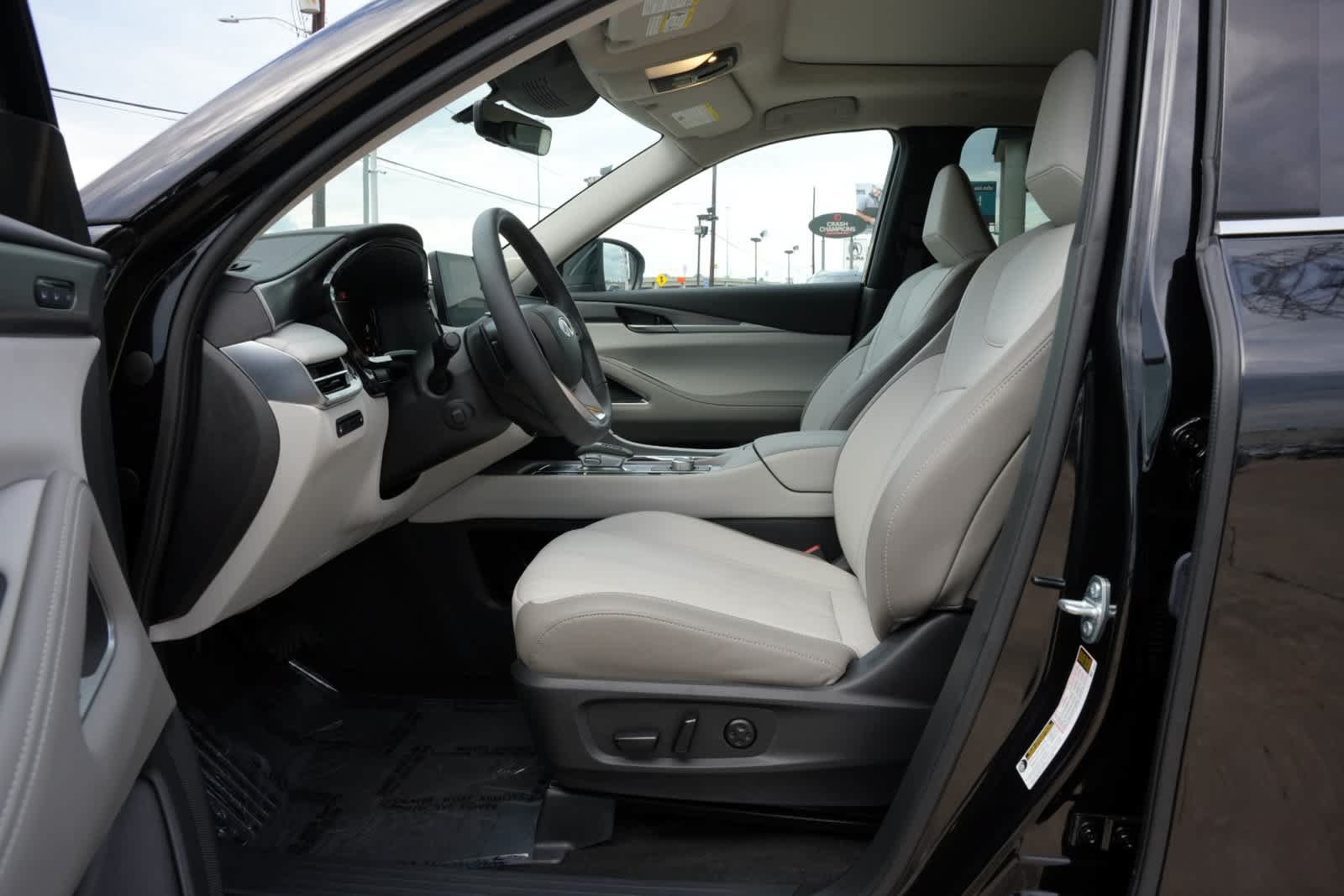 Certified 2027 INFINITI QX60 Luxe w/ Cargo Package FWD image 16