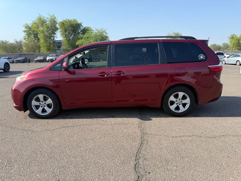 Used 2017 Toyota Sienna LE FWD image 6