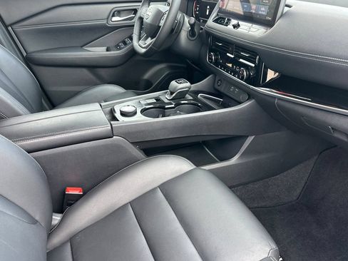 Used 2026 Nissan Rogue SL AWD/4WD image 16