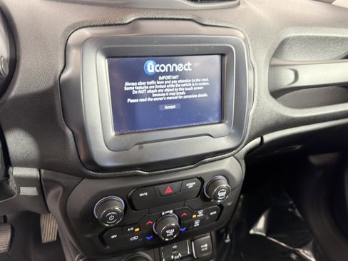 Used 2019 Jeep Renegade Sport w/ UConnect 7.0 Group AWD/4WD image 13