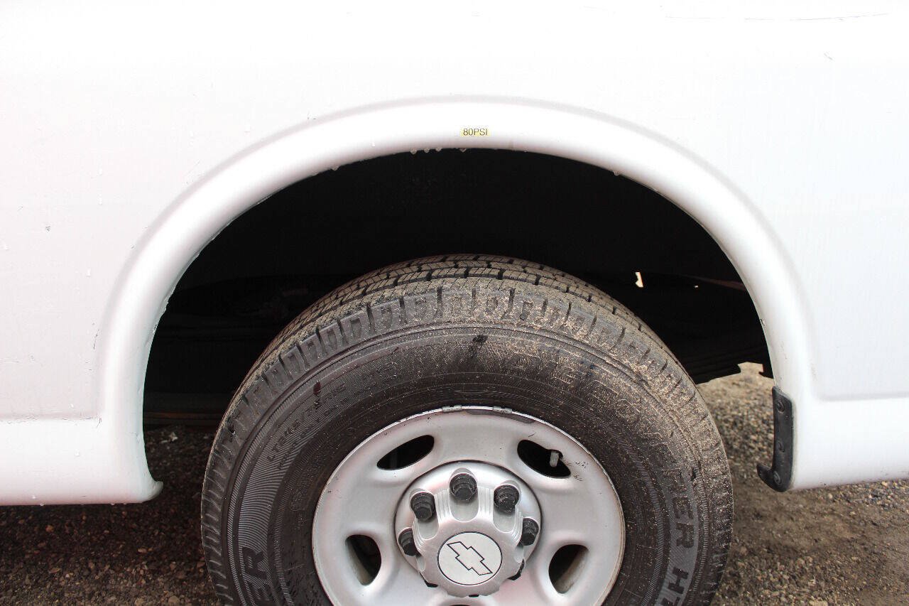 Used 2014 Chevrolet Express 2500 RWD image 21