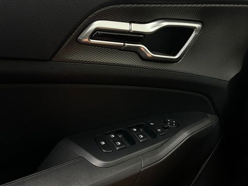 Used 2025 Kia Sportage LX image 19
