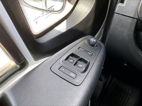 Used 2025 RAM ProMaster 2500 w/ Convenience Group FWD image 32