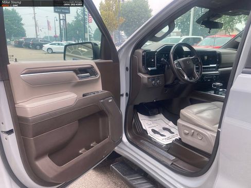 Used 2024 Chevrolet Silverado 1500 LT Trail Boss w/ Convenience Package II AWD/4WD image 21