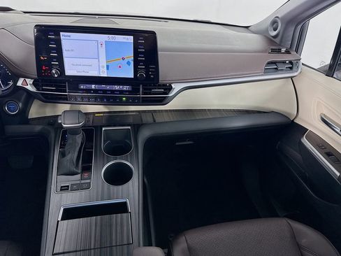 Used 2024 Toyota Sienna Platinum image 28