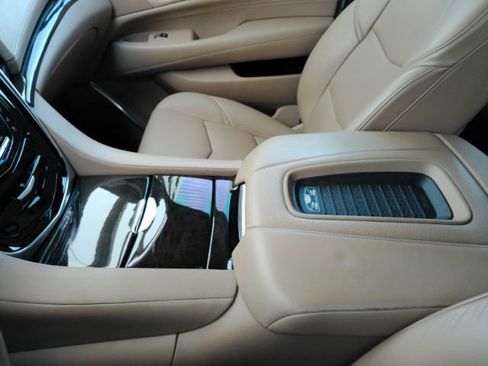 Used 2019 Cadillac Escalade Platinum image 47