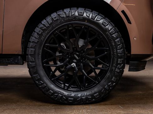 Used 2025 Lincoln Navigator Black Label AWD/4WD image 12