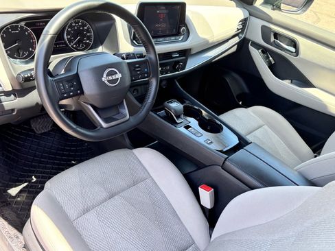 Used 2025 Nissan Rogue SV FWD image 16