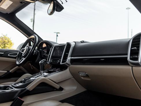 Used 2017 Porsche Cayenne S image 44