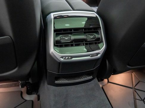 New 2026 BMW 750e xDrive w/ Executive Package image 25