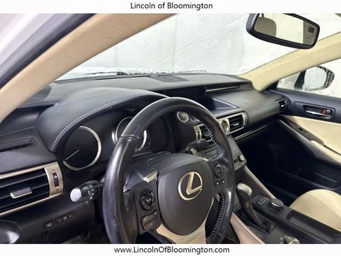 Used 2016 Lexus IS 300 AWD image 17