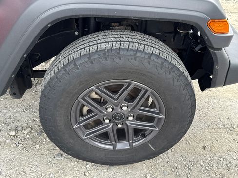 Used 2025 Jeep Wrangler Sport AWD/4WD image 15