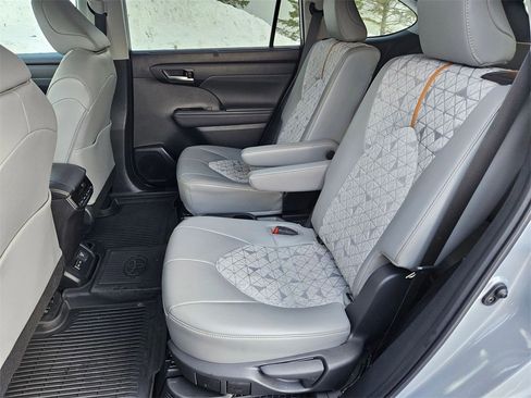 Certified 2023 Toyota Highlander Bronze Edition image 23