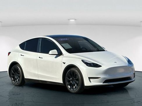 Used 2024 Tesla Model Y Long Range image 8