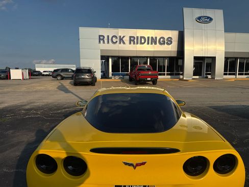 Used 2006 Chevrolet Corvette Z06 w/ Preferred Equipment Group RWD image 7