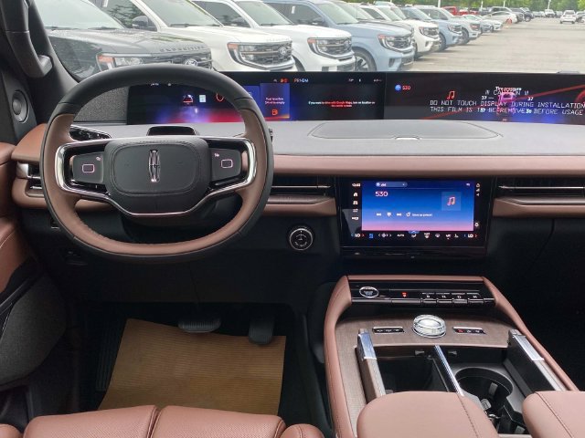 New 2027 Lincoln Navigator Reserve AWD/4WD image 6