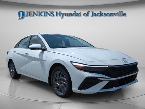 New 2025 Hyundai Elantra Blue image 7