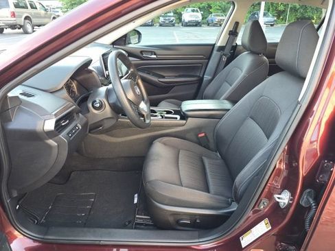 Used 2024 Nissan Altima 2.5 SV FWD image 11