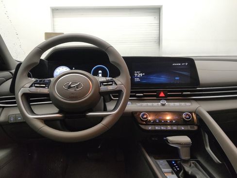 Used 2023 Hyundai Elantra SEL w/ Convenience Package FWD image 22
