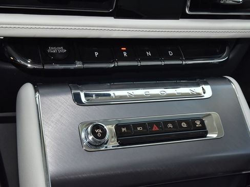 New 2026 Lincoln Aviator AWD image 30