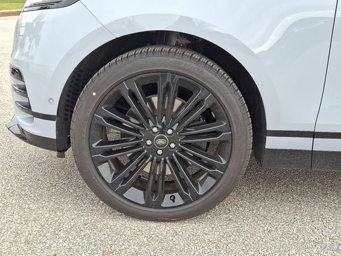 New 2026 Land Rover Range Rover Velar Dynamic SE image 2