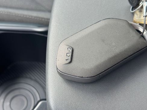 Used 2025 Kia K4 LXS image 17