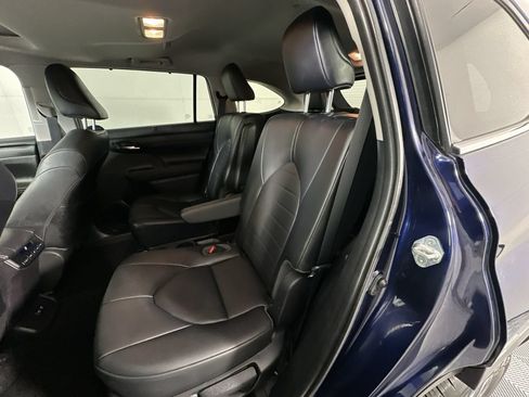 Used 2021 Toyota Highlander XLE FWD image 23