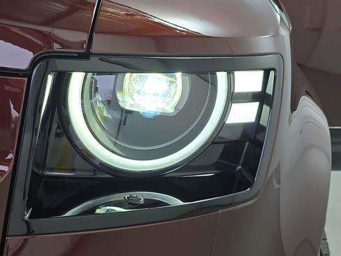 New 2026 Land Rover Defender 130 X-Dynamic SE image 32