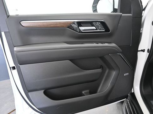 Used 2025 Chevrolet Suburban High Country AWD/4WD image 21