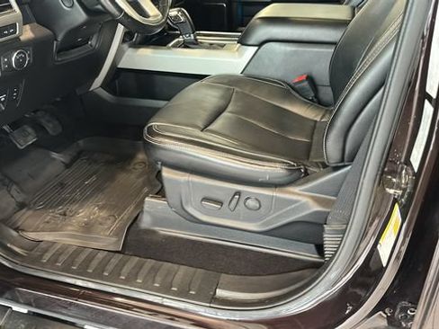 Used 2019 Ford F150 Lariat w/ Equipment Group 502A Luxury AWD/4WD image 9