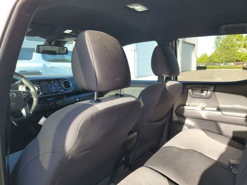 Used 2022 Toyota Tacoma TRD Off-Road w/ Technology Package RWD image 11