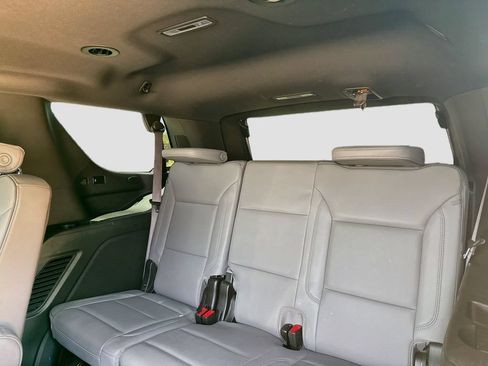 Used 2024 GMC Yukon SLT w/ SLT Luxury Package RWD image 25