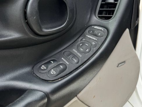 Used 1997 Chevrolet Corvette Coupe w/ Memory Pkg RWD image 13