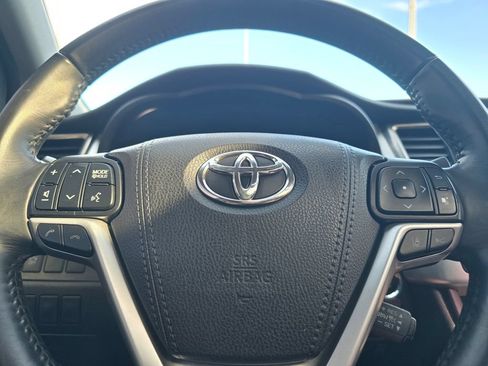 Certified 2019 Toyota Highlander XLE AWD/4WD image 27