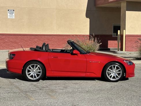 Used 2004 Honda S2000 image 8