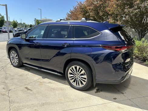 Used 2025 Toyota Highlander Platinum AWD/4WD image 7