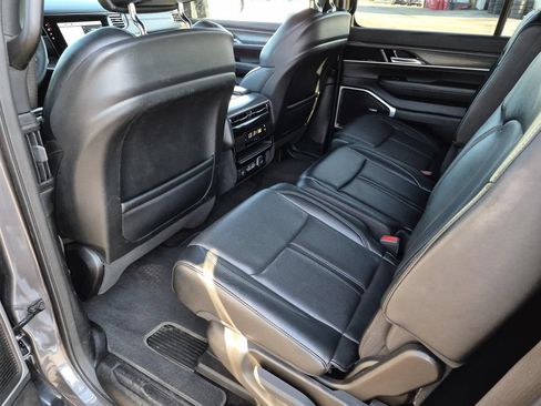 Used 2024 Jeep Wagoneer Series II w/ Flexible Seating Group AWD/4WD image 15