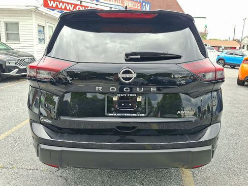 Used 2025 Nissan Rogue SV AWD/4WD image 4