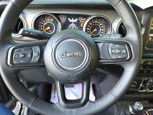 Used 2023 Jeep Gladiator Sport AWD/4WD image 16
