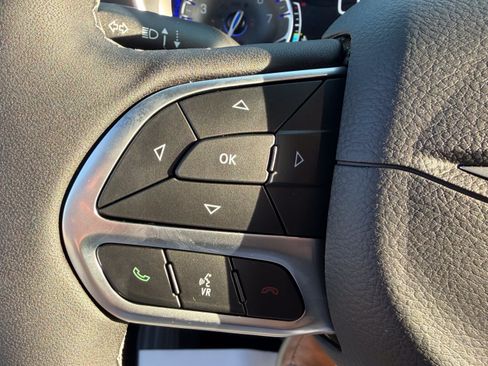 New 2027 Chrysler Pacifica Select AWD/4WD image 19