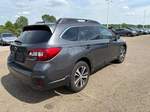 Used 2018 Subaru Outback 2.5i Limited AWD/4WD image 3